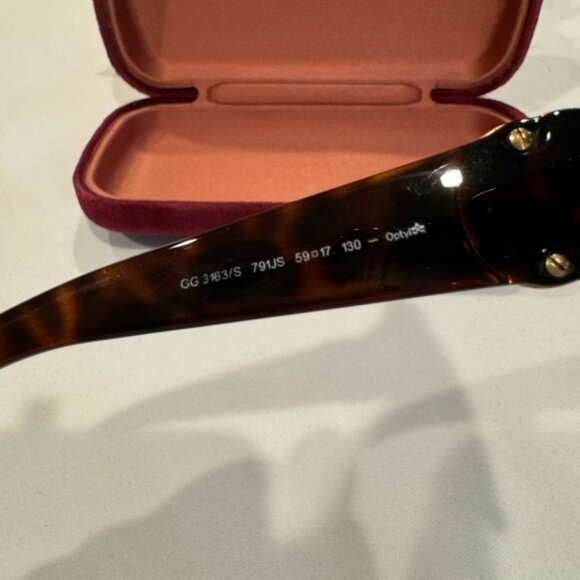 Authentic Gucci sunglasses with case - Picture 6 of 11